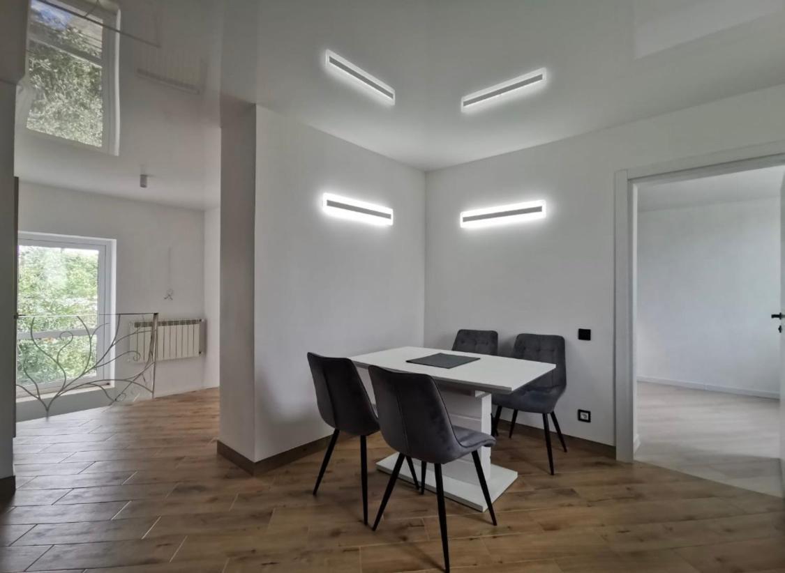 Appartamento Квартира Для Вас! Вул. Голинського, 8! Leopoli Esterno foto